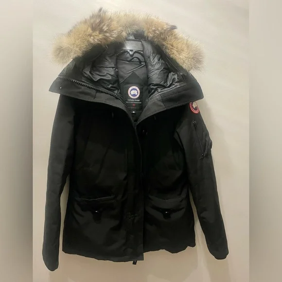 EUC Authentic Women’s Medium black Canada Goose jacket Montebello - Picture 2 of 10